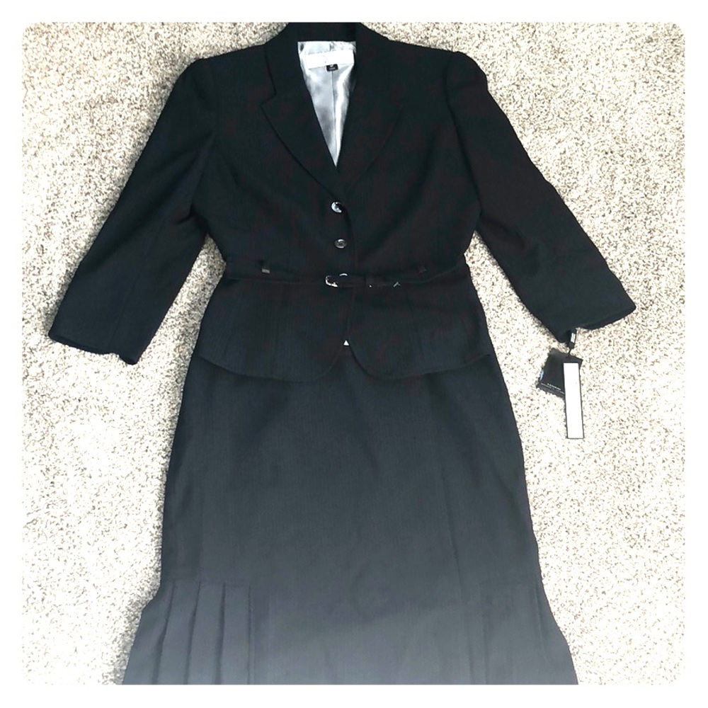 NEW Contemporary suit set